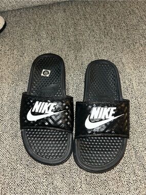 🖤✨ Nike Benassi JDI Slides Women’s Size 6 Black/White Sandals 👡